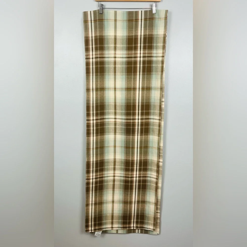 Pottery Barn 100% cotton ivory & brown plaid 18” x 108” tablerunner.